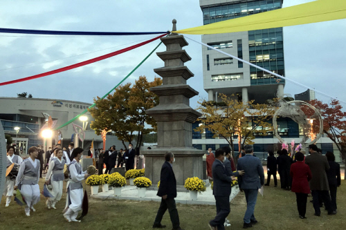 염원탑 건립 사진